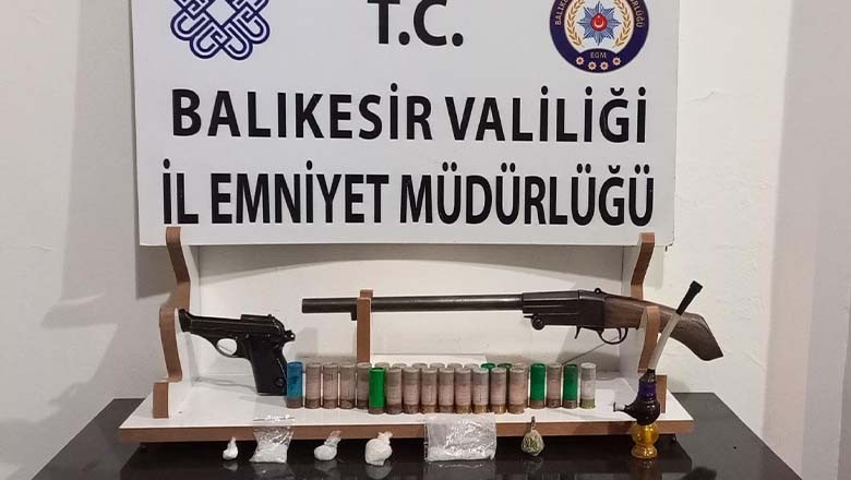 Balıkesir'de 18 Yıl Kesinleşmiş Hapis Cezası Bulunan Şahıs Yakalandı Balıkesir'de 18 Yıl Kesinleşmiş Hapis Cezası Bulunan Şahıs Yakalandı