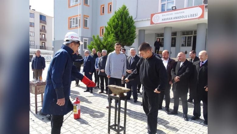 Havran’da Geleneksel Kutlamalar Renkli Görüntülere Sahne Oldu