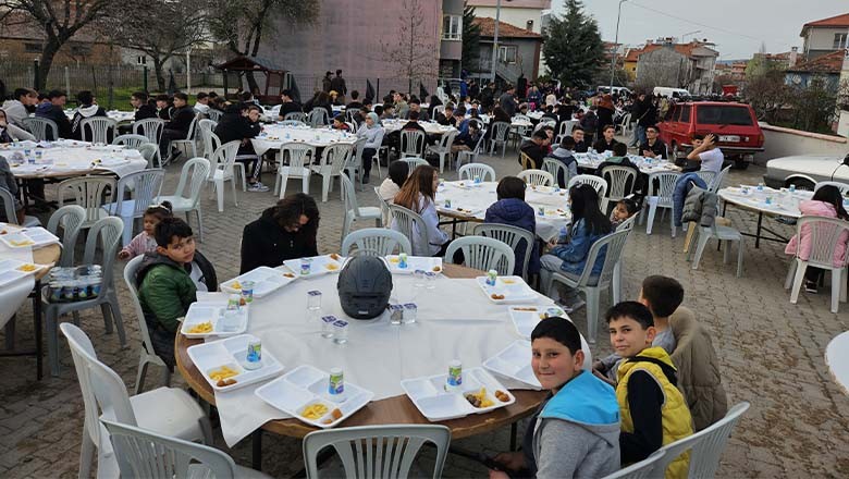 Sındırgı’da 15. Geleneksel Çocuk İftarı Düzenlendi Sındırgı’da 15. Geleneksel Çocuk İftarı Düzenlendi