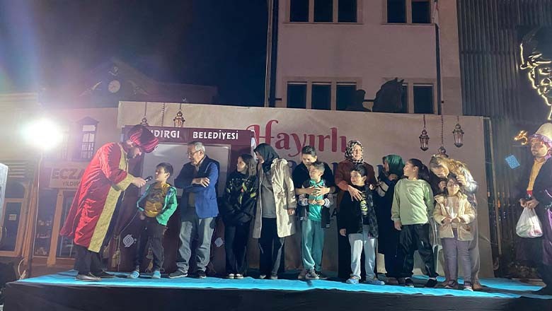 Sındırgı’da Çocuklar Ramazan Coşkusunu Doyasıya Yaşıyor Sındırgı’da Çocuklar Ramazan Coşkusunu Doyasıya Yaşıyor
