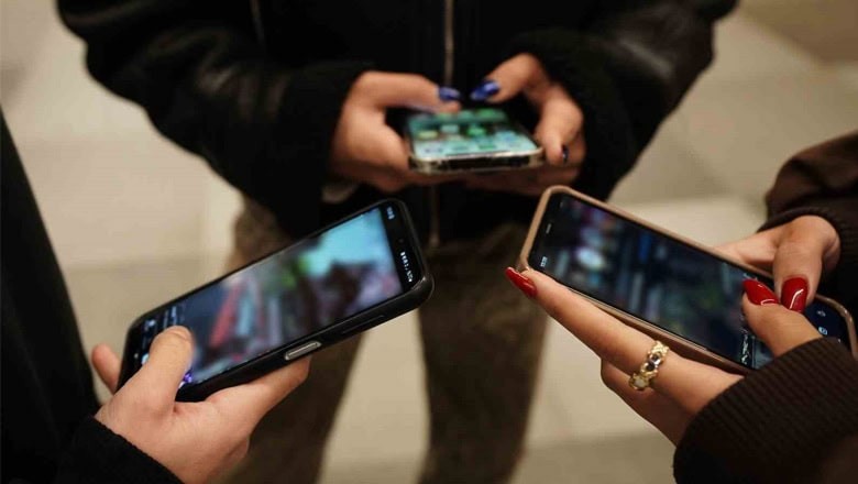 Telefon Ekranı mı, Gerçek Hayat mı?