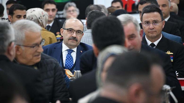 Vali Ustaoğlu Erdek’te İftar Programına Katıldı Vali Ustaoğlu Erdek’te İftar Programına Katıldı
