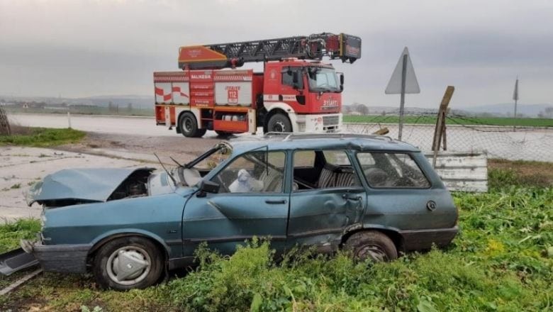 Gönen'de Sürücü Yoldan Çıktı!
