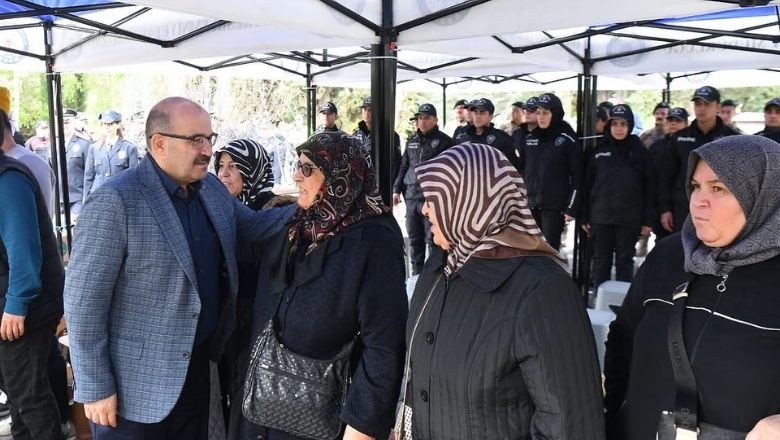 Vali İsmail Ustaoğlu Polis Şehitliği’ni Ziyaret Etti