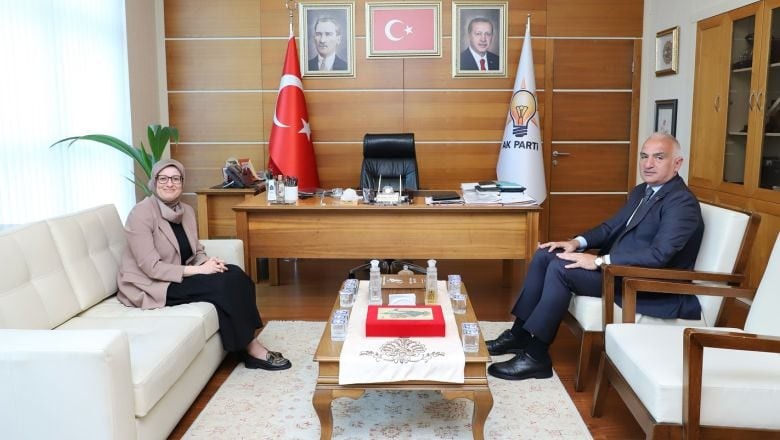 Vekil Uygur Bakan Ersoy'u Ağırladı