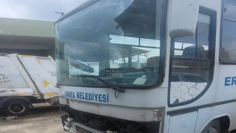 Belediyenin Aracını Çaldı! 7 Araca Çarptı