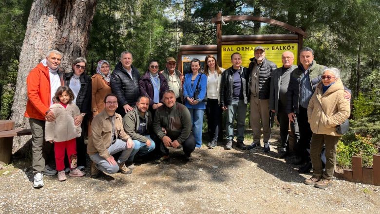 Hüsnü Şenlendirici Bal Ormanına Fidan Dikti