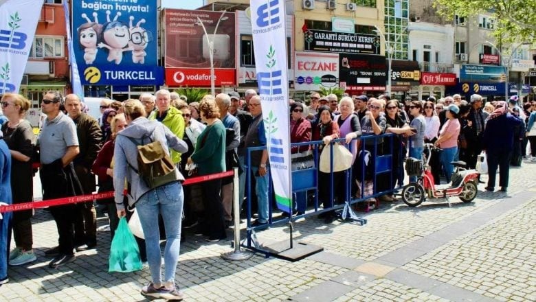 Edremit'te Ücretsiz Ata Tohumu Fidesi İçin İzdiham
