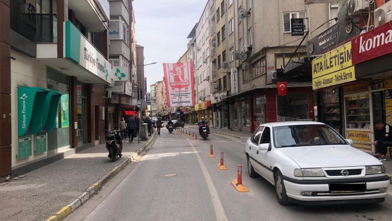 Balıkesir’de Yollar Dubalarla Bölündü