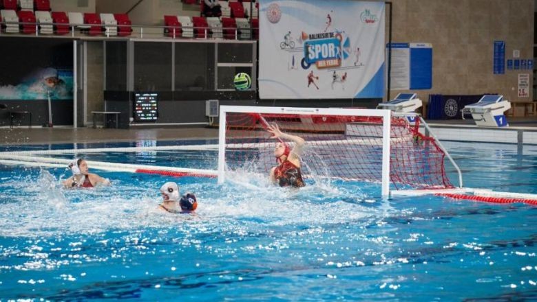 Balıkesir Olimpik Havuzda Rekabet Nefes Kesiyor