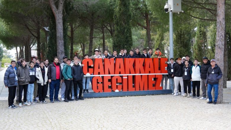 Gençlerden Şehitliğe Anlamlı Ziyaret
