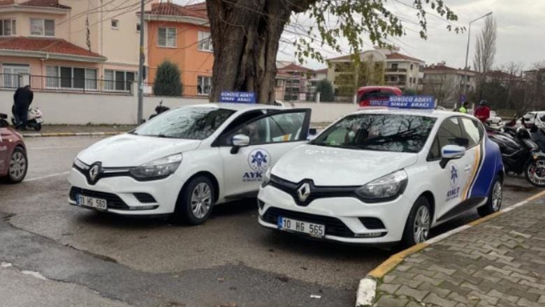 Okul Önünde Acemi Sürücü Eğitimi Endişesi