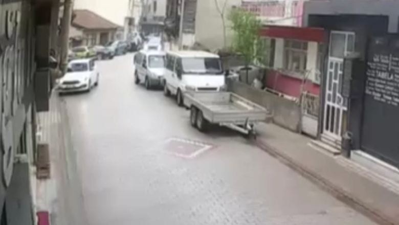 Balıkesir'de Sürücü Park Halindeki Araçlara Çarptı!