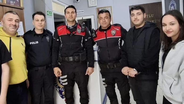 Edremit'te Öğrencilerden Polislere Anlamlı Jest