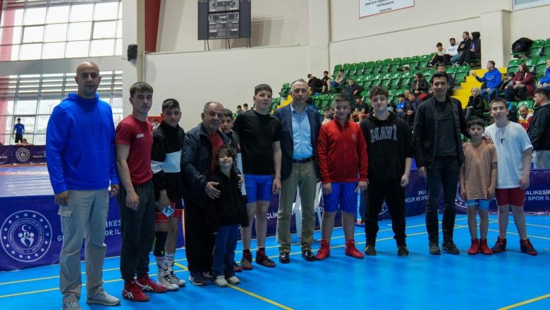 U15 Güreşçileri Minderde Ter Döktü