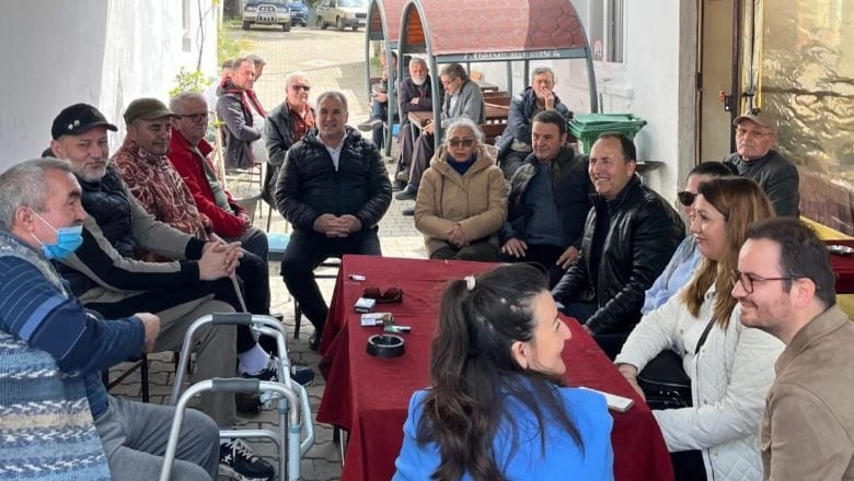 Hüsnü Şenlendirici Bal Ormanına Fidan Dikti