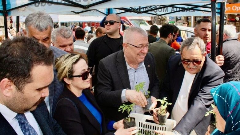 Edremit'te Ücretsiz Ata Tohumu Fidesi İçin İzdiham