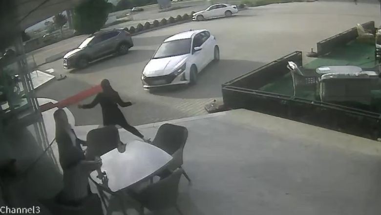 Her Şey Saniyeler İçinde Oldu! Motosiklete Çarpıp Mağazaya Daldı!