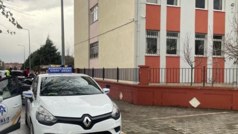 Okul Önünde Acemi Sürücü Eğitimi Endişesi
