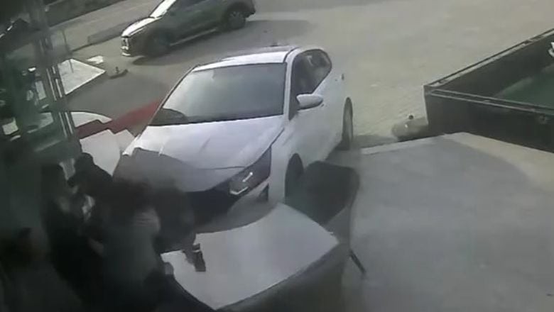 Her Şey Saniyeler İçinde Oldu! Motosiklete Çarpıp Mağazaya Daldı!