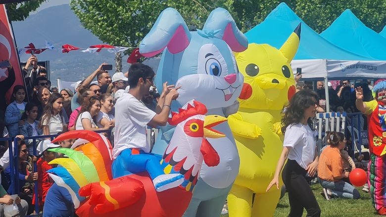 Edremit Dalyan Sahilinde Gökyüzü Uçurtmalarla Renklendi