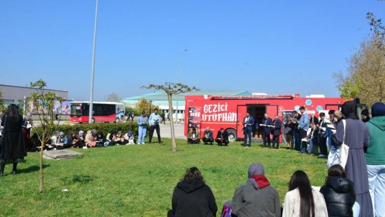 Dakikalarca Sadece Sayfa Sesleri Duyuldu!