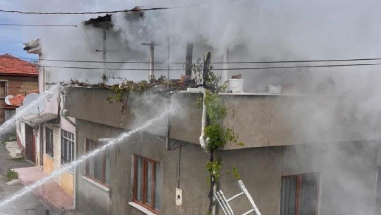 Burhaniye’de Yangın Paniği! Mahalle Sokağa Döküldü