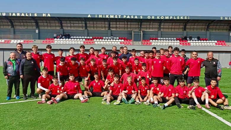 FIFA Kokartlı Hakem Çakır'dan Balıkesirspor Akademi'ye Ziyaret FIFA Kokartlı Hakem Çakır'dan Balıkesirspor Akademi'ye Ziyaret