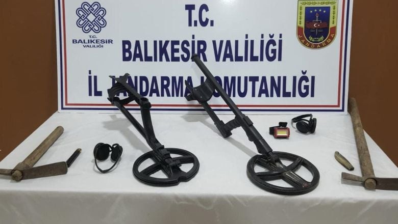 Susurluk’ta Define Peşinde Suçüstü Susurluk’ta Define Peşinde Suçüstü