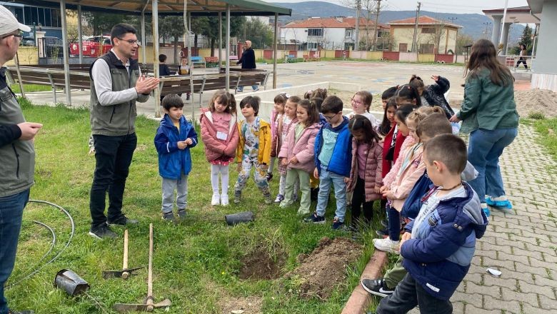 Miniklerden Yeşile Umut: Fidanlar Toprakla Buluştu