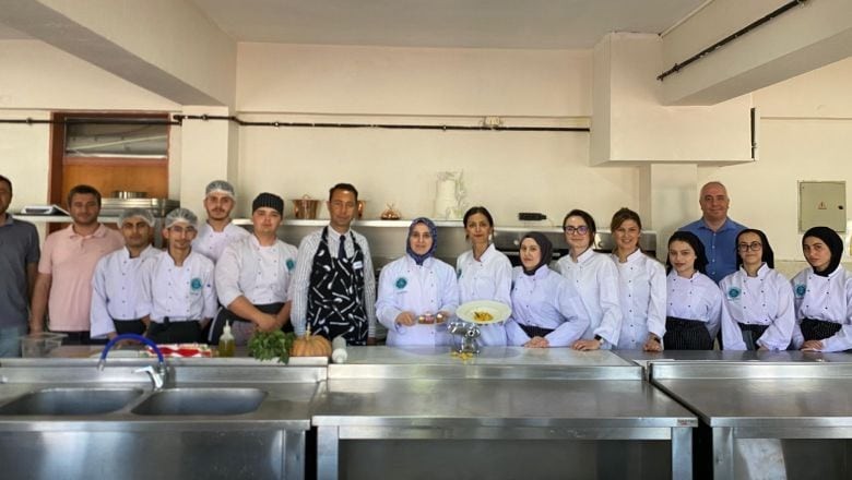 Sındırgı'da Geleneksel Tatlar Hazırlandı