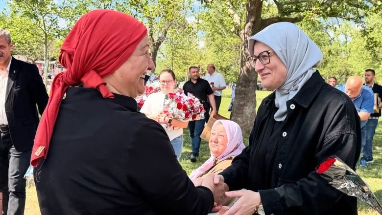 Vekil Uygur Bigadiç'te Bahar Buluşmalarına Katıldı