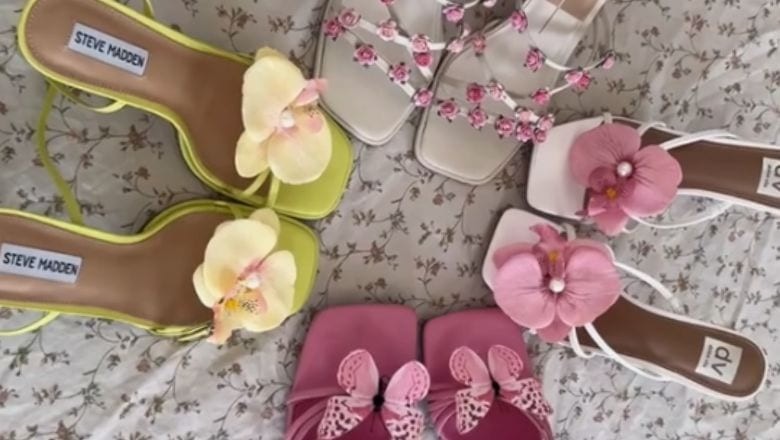 Balıkesir'de Çiçekli Sandaletler Gençlerin Gözdesi
