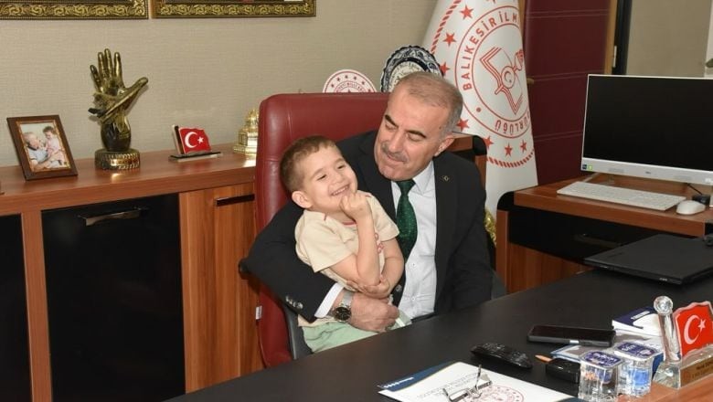 Küçük Ellerden Anlamlı Mesaj