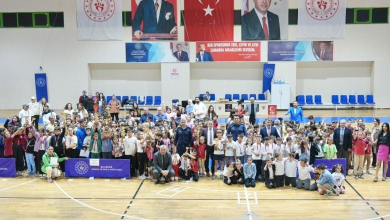 11. Burhaniye Geleneksel Çocuk Oyunları Şenliği Sona Erdi