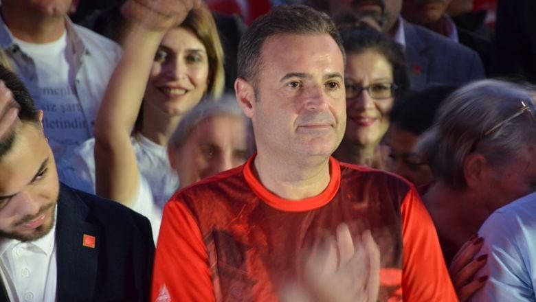 Ahmet Akın Kırmızı Atatürk Tişörtüyle Yürüdü