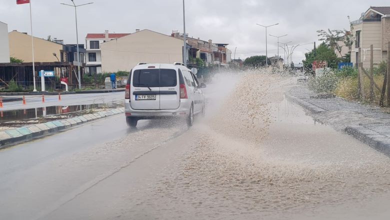 Edremit Yağmura Teslim Oldu