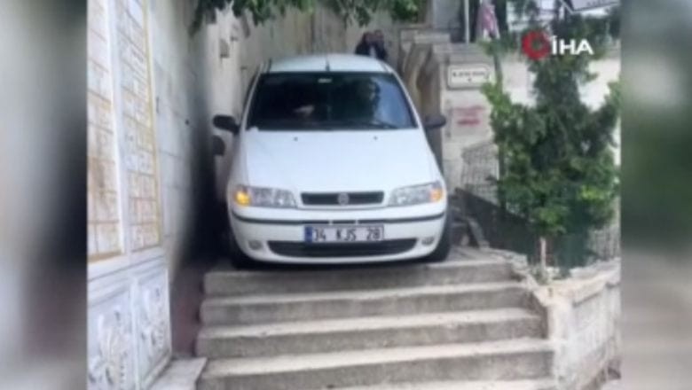 Navigasyona Güvendi, Merdivenlerde Mahsur Kaldı!