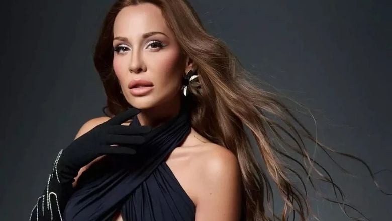 Ünlü Şarkıcı Yaşamını Yitirdi! Kansere Yenik Düştü
