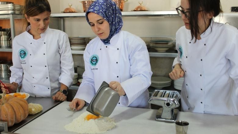 Sındırgı'da Geleneksel Tatlar Hazırlandı
