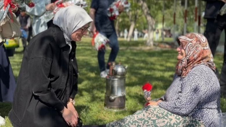 Vekil Uygur Bigadiç'te Bahar Buluşmalarına Katıldı