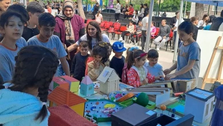 Edremit'te TÜBİTAK 4006 Bilim Fuarı Gerçekleştirildi