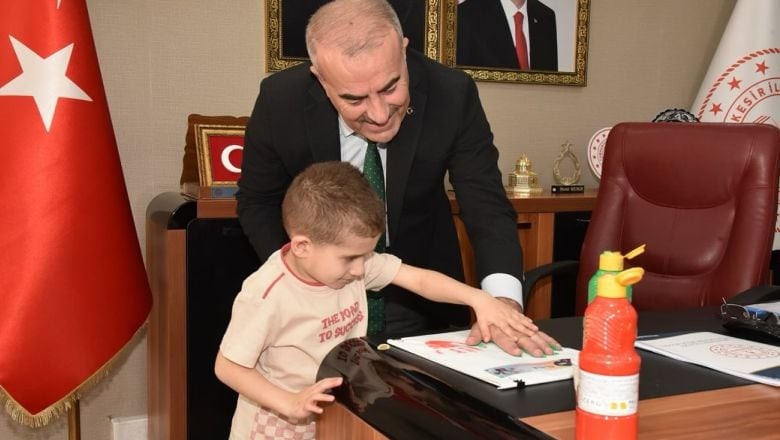 Küçük Ellerden Anlamlı Mesaj