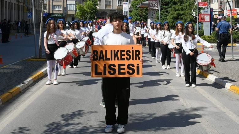 2025 Aile Yılı Kortej Yürüyüşü Balıkesir’de Gerçekleşti