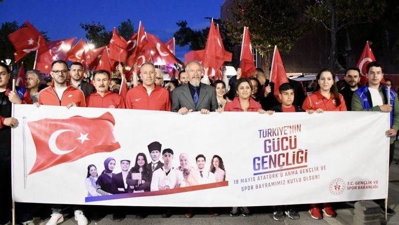 19 Mayıs Coşkusu Fener Alayı ile Taçlandı