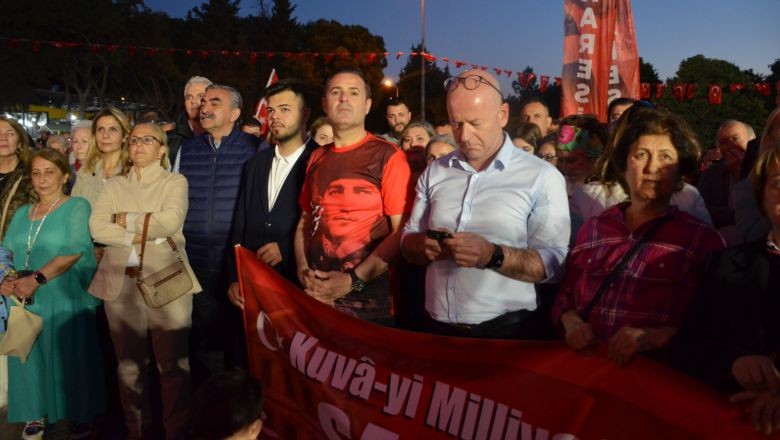 Ahmet Akın Kırmızı Atatürk Tişörtüyle Yürüdü