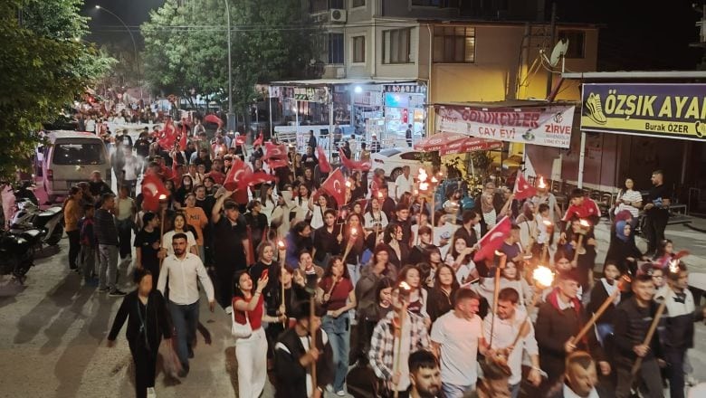 Savaştepe’de 19 Mayıs Coşkusu Fener Alayıyla Taçlandı