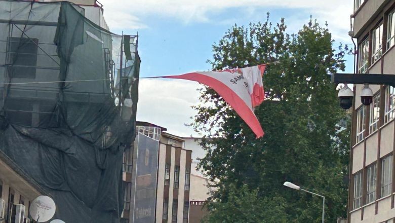 Balıkesir’de Rüzgar Balkes Bayraklarını Etkiledi