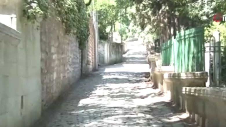 Navigasyona Güvendi, Merdivenlerde Mahsur Kaldı!
