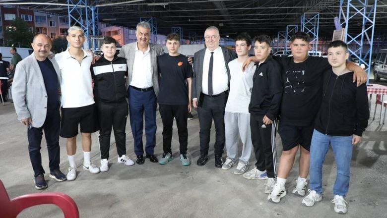 Başkan Ertaş 47 Mahallede Halkla Buluştu
